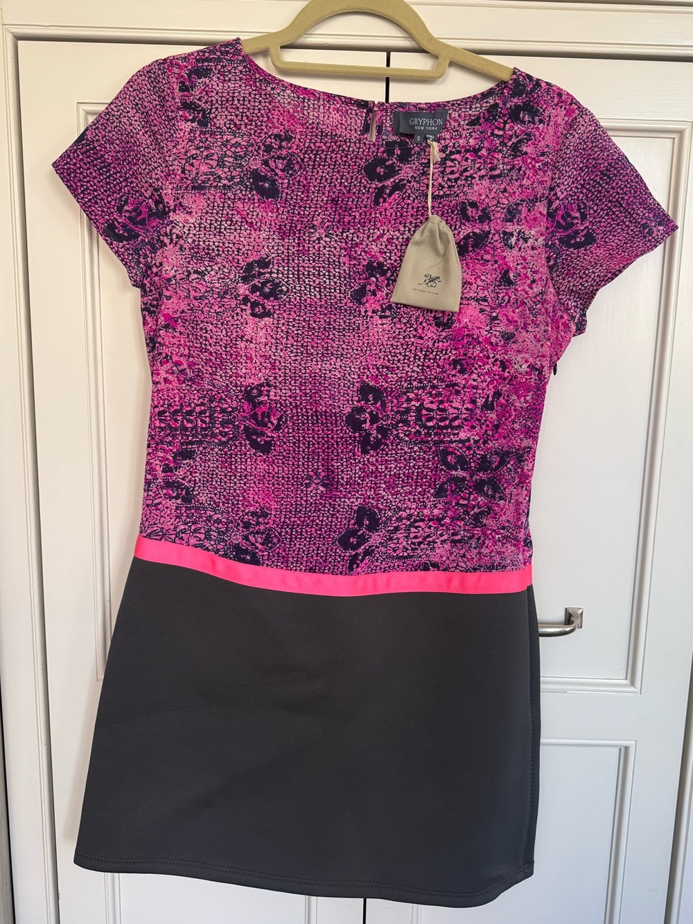 NWT Gryphon Short Sleeve Shift Mini Dress with Snake-Print Top and Scuba Skirt